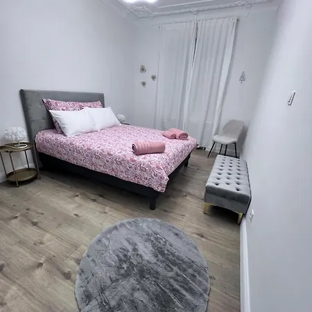 Le Rapp 6, De Standing 3 Chambres, 7 Personnes &1 Bebe, Cosy Et Familial Ultra Equipe Emplacement Ideal Proche Gare Centre Marches De Noel Quartier Tribunal Contades דירה